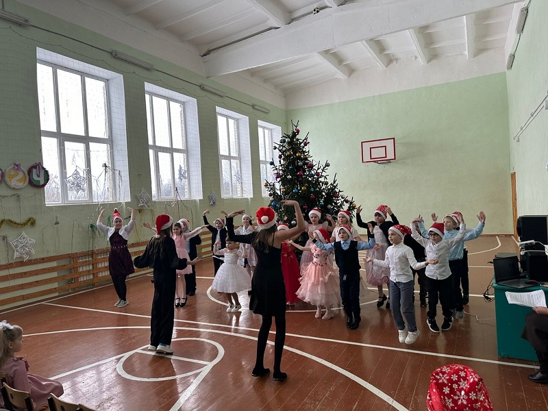 Новогоднее представление прошло в Клекотковской школе.